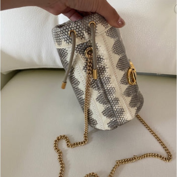 GUCCI BUCKET BAG (AUTHENTIC) - Picture 2 of 16
